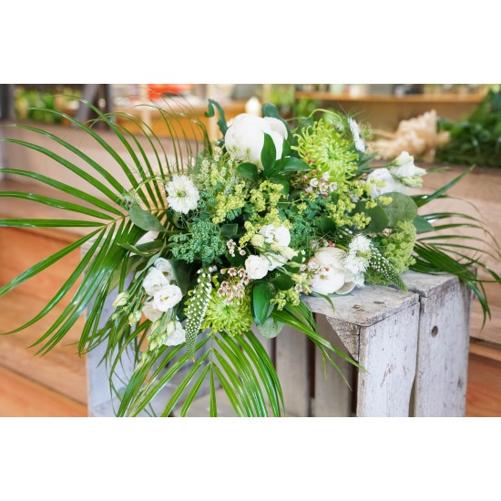 Simple Whites, Creams & Greens Sustainable flower delivery